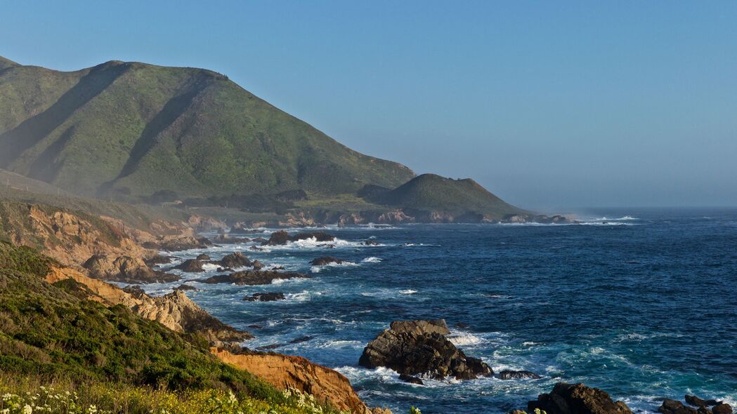 海岸丘陵海景4K壁纸，海浪风光高清呈现，3840x2160超高清下载