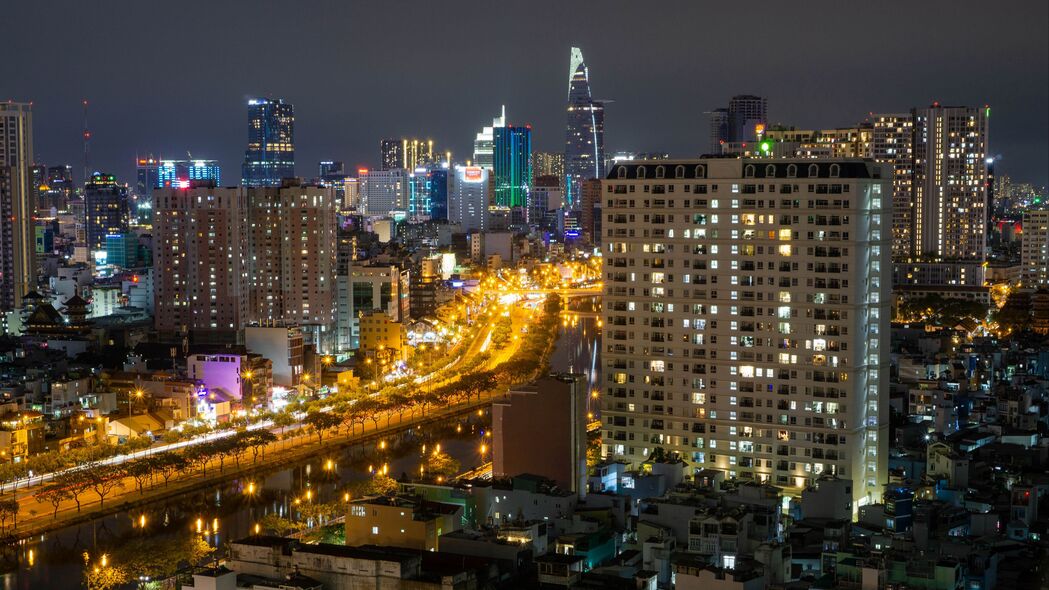 城市鸟瞰美景，建筑道路灯光璀璨，4K超清壁纸3840x2160，高清下载尽在此！