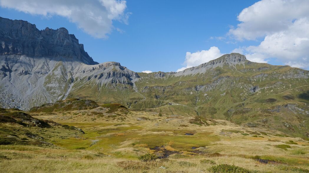 山脉丘陵山谷自然美景，4K超高清壁纸，3840x2160分辨率，免费下载