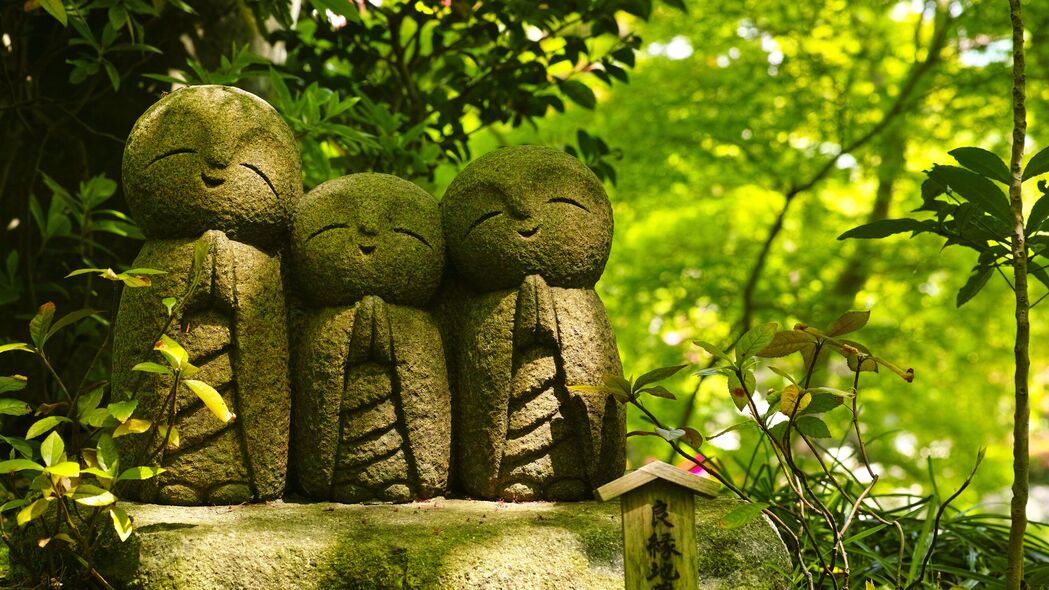 佛教僧侣雕像，传统树叶元素，高清4K壁纸下载（3840x2160）