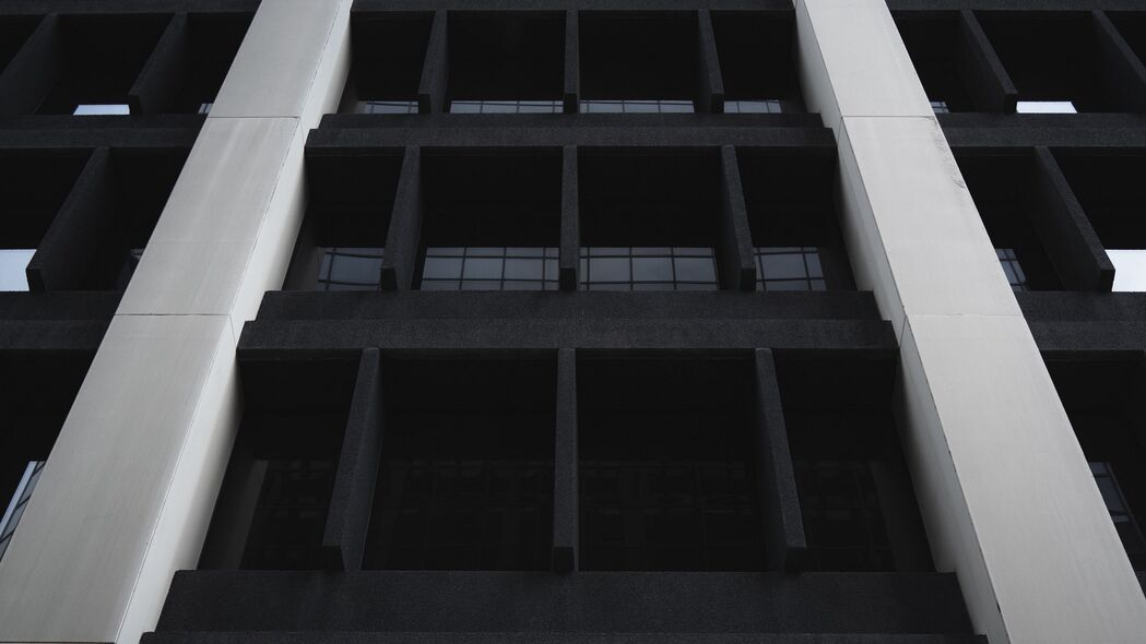 建筑立面施工之美，黑白风格4K高清壁纸，3840x2160超清画质，免费下载！