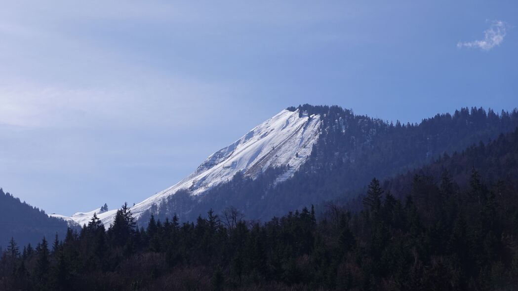 山林雪域绝美风光，4K高清壁纸，3840x2160分辨率，自然风景尽在眼前，一键下载！