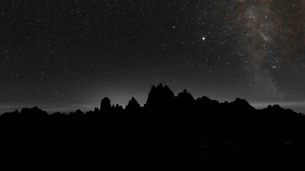 星空山脉轮廓，绝美夜晚黑暗4K壁纸，高清3840x2160背景图片免费下载