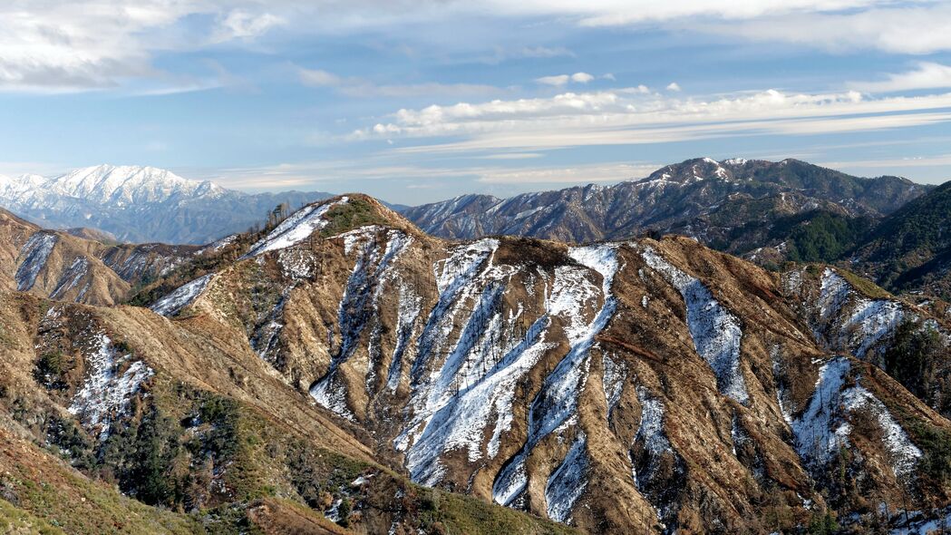 山脉巍峨，峰峦叠嶂，绝美雪景4K高清壁纸，3840x2160超清下载
