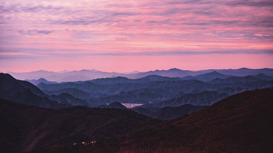 山脉映晚霞，天空飘云卷，绝美4K风景壁纸（3840x2160高清下载）