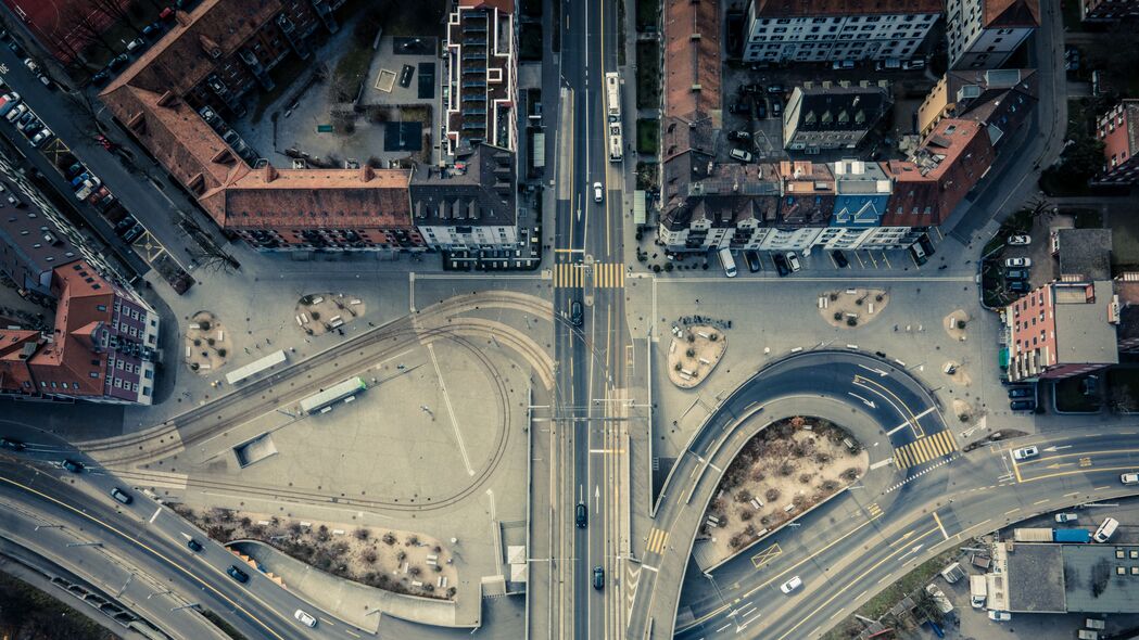 道路与建筑鸟瞰，城市风光4K壁纸，高清3840x2160分辨率，一键下载绝美风景图片
