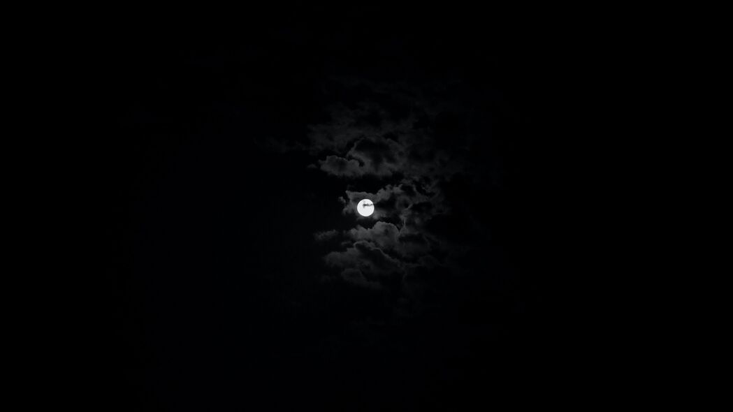 夜晚天空之美，月亮与云共舞，高清4K黑白壁纸，3840x2160超清下载