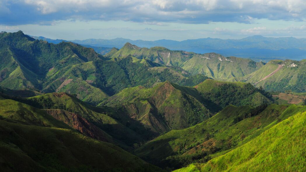 自然山脉浮雕风光，绝美4K高清壁纸，3840x2160分辨率，免费下载
