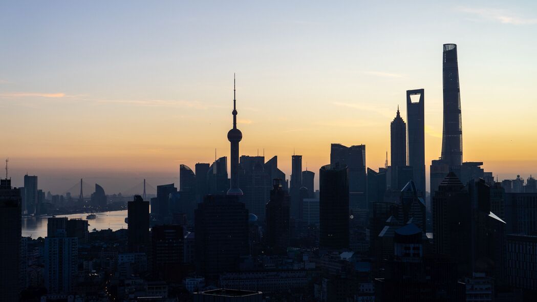 城市摩天大楼鸟瞰图，深色4K超清壁纸，3840x2160高清下载