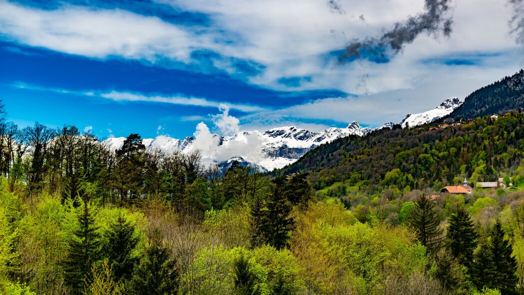 4K自然美景壁纸，树木葱茏，山脉连绵，云雪交织，高清3840x2160下载