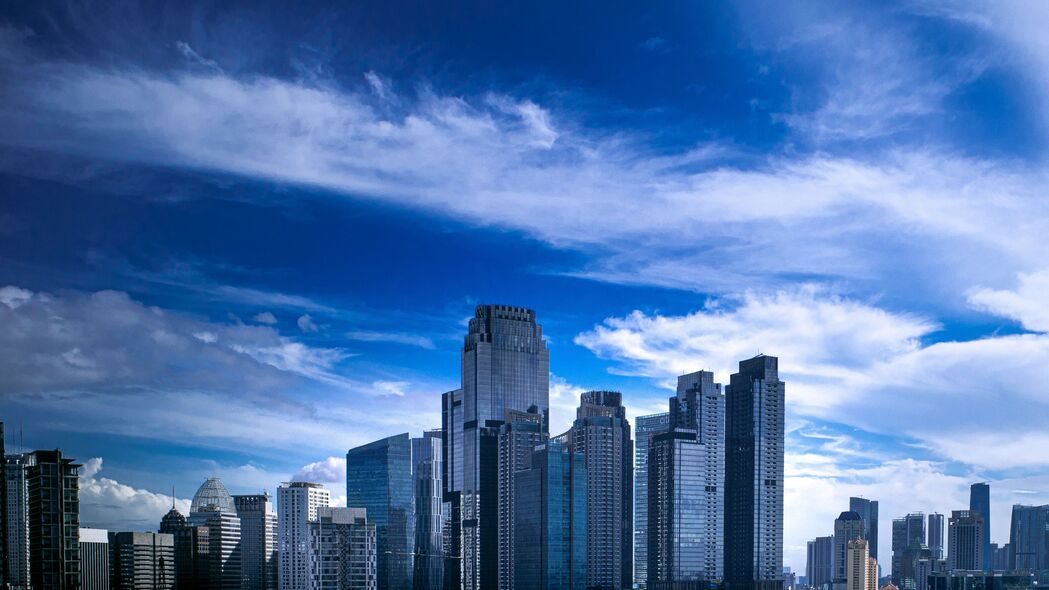 城市天际线，建筑映云间，绝美4K壁纸，高清3840x2160风景图片，一键下载！