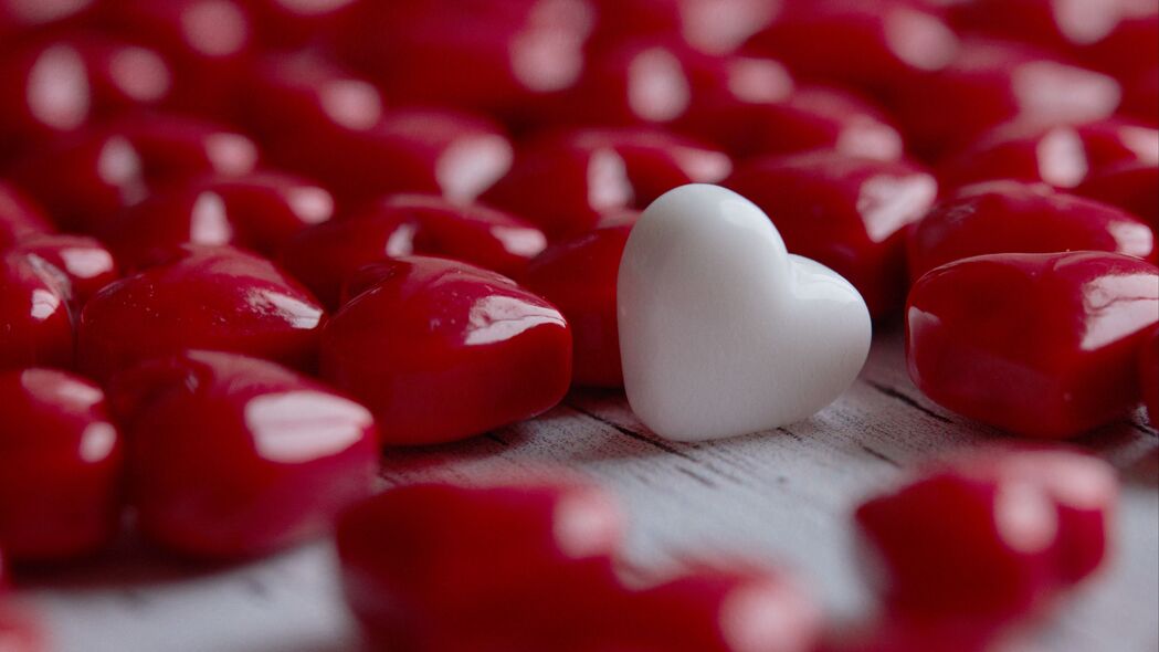 超清4K爱情壁纸，Heart Hearts Candy Macro，3840x2160高清背景图片，免费下载