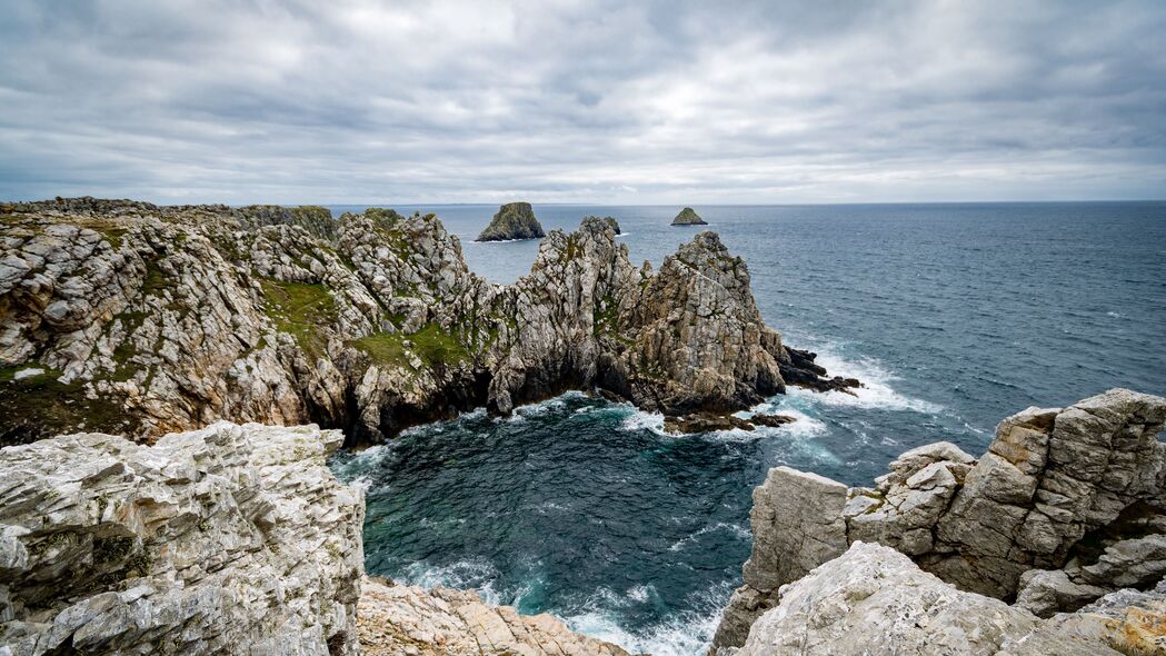 4K超高清岩海波浪风景壁纸，3840x2160精美画质，免费下载欣赏！