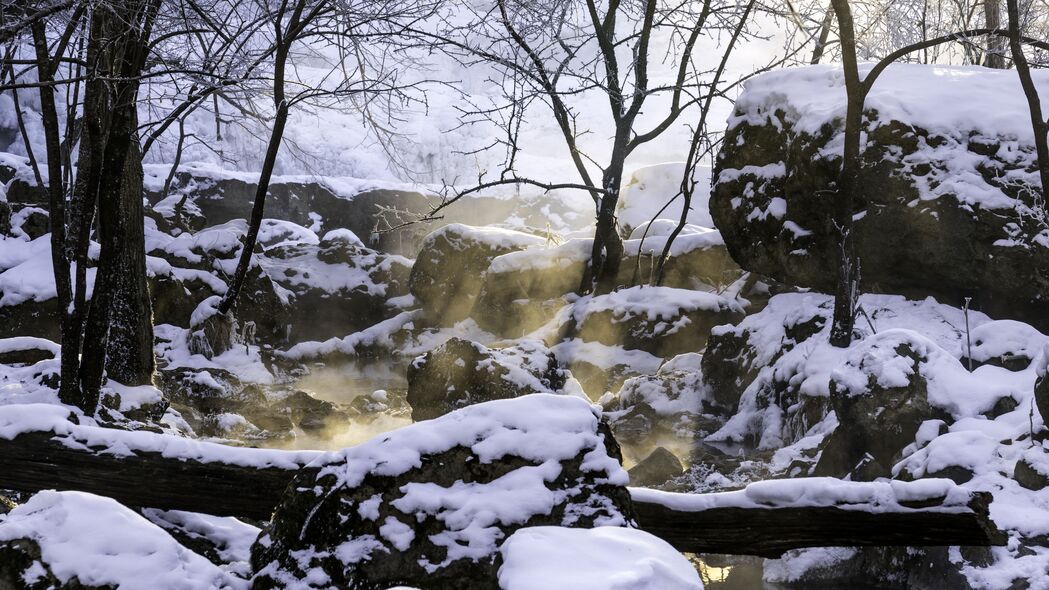 冬日岩石雪景，辉光蒸汽映4K高清，3840x2160超清壁纸下载