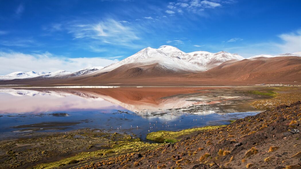 山峰湖景4K超高清壁纸，绝美风景，3840x2160分辨率，免费下载