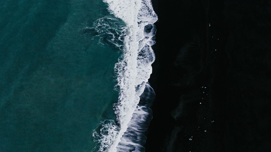 大海波涛汹涌，鸟瞰视角下的4K高清壁纸，3840x2160超清分辨率，尽享海浪之美，一键下载绝美风景图片！