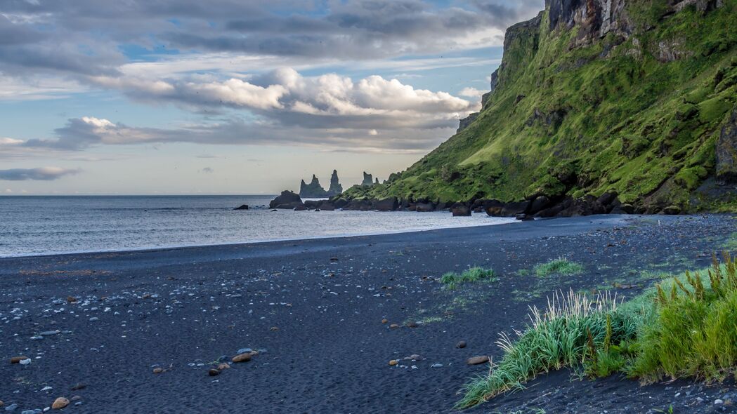 冰岛海滩风景，大海与岩石的绝美融合，4K高清壁纸（3840x2160）免费下载