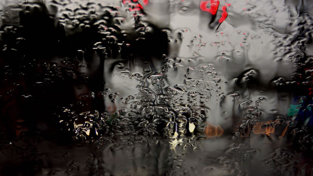 玻璃雨水微距，高清4K壁纸，展现潮湿表面细腻之美，3840x2160超高清下载