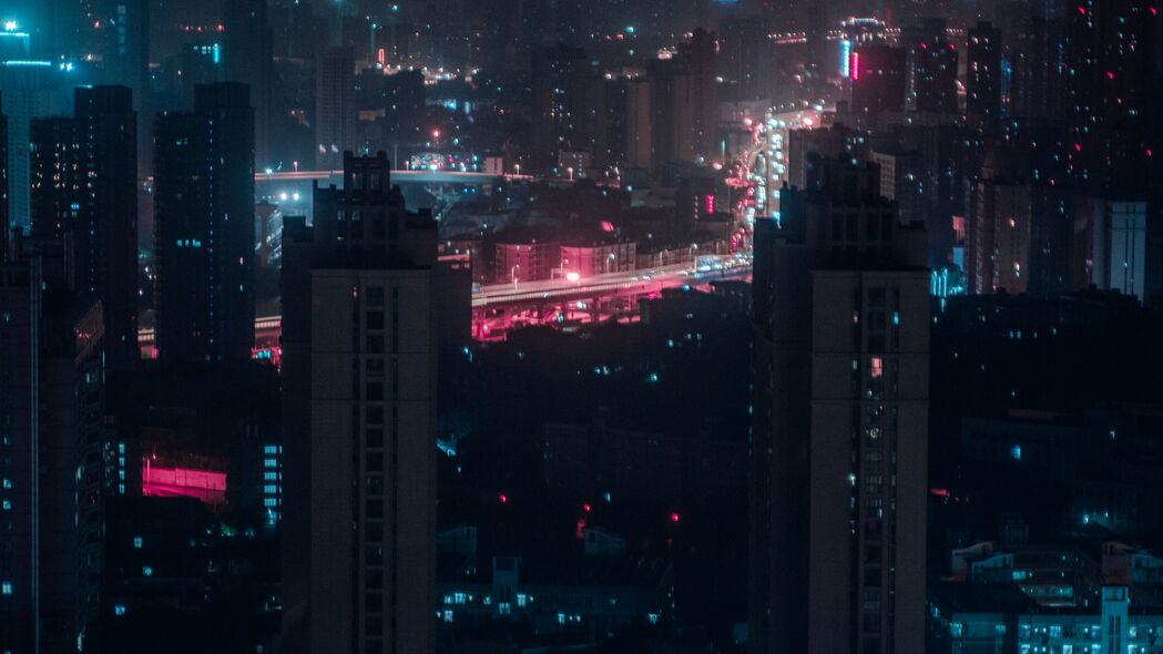 夜城鸟瞰，深色调建筑灯光秀，4K超清城市景观壁纸（3840x2160）免费下载