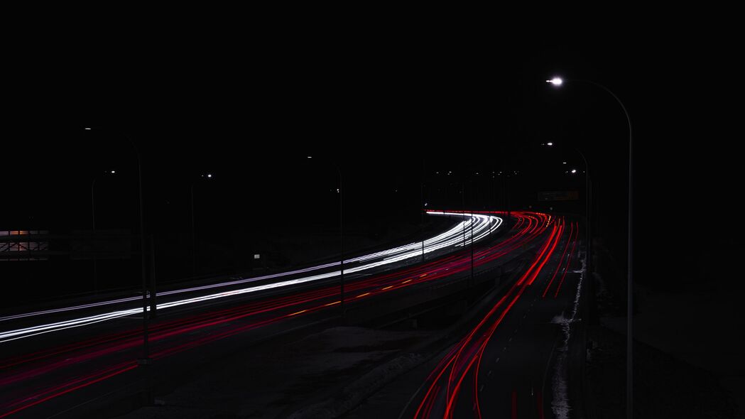 路夜灯长曝光，黑暗中的璀璨之美，4K高清壁纸，3840x2160分辨率，免费下载