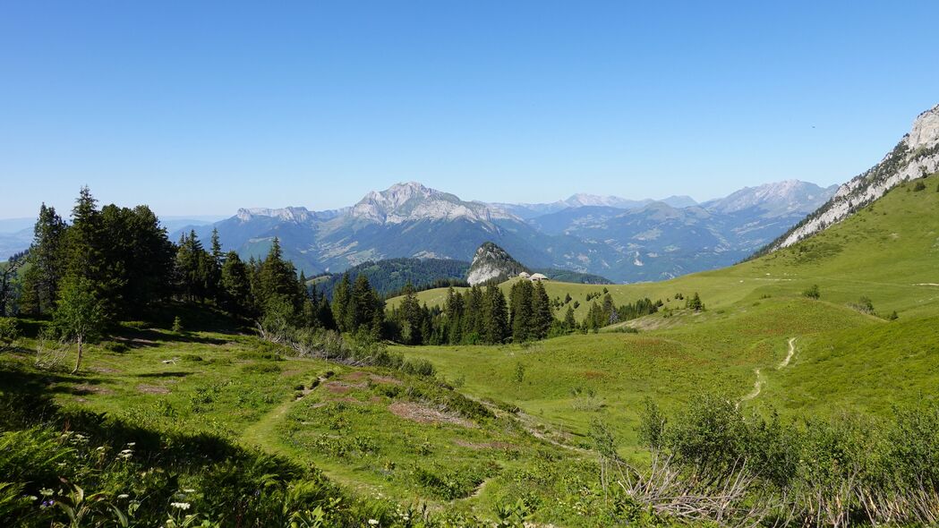 自然之美，4K高清山脉草坪树木草地风景壁纸（3840x2160）免费下载
