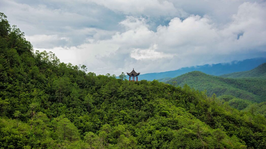 4K高清壁纸，宝塔耸立，森林丘陵间的自然美景，3840x2160超高清下载