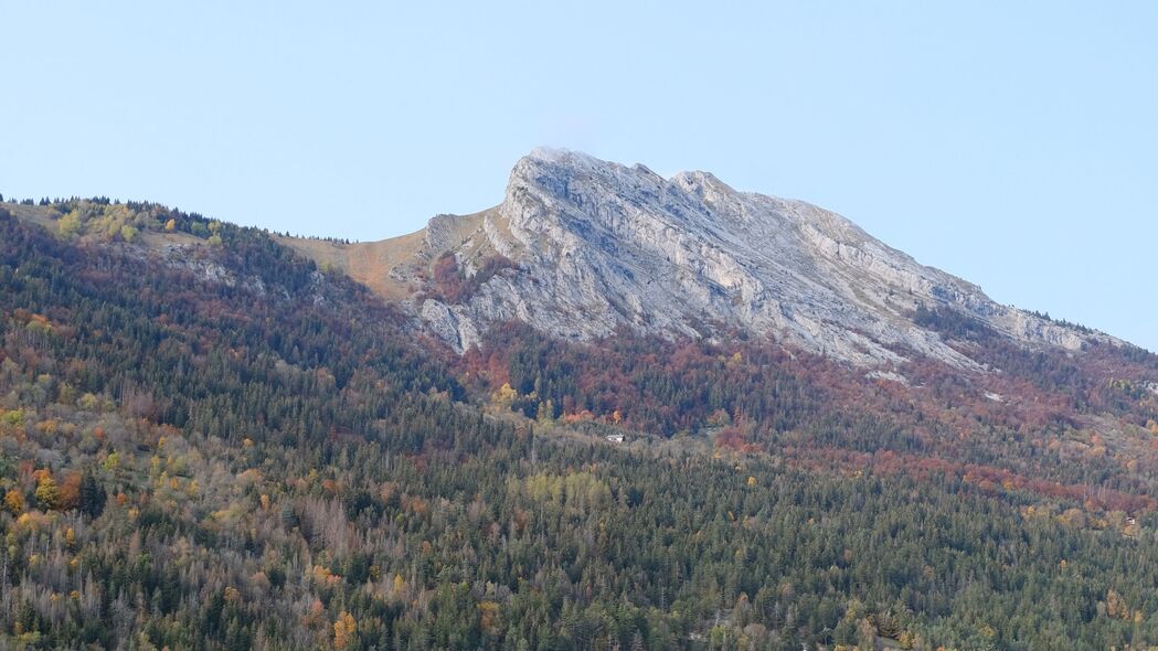 山峦叠翠，森林繁茂，绝美4K风景壁纸，高清3840x2160免费下载