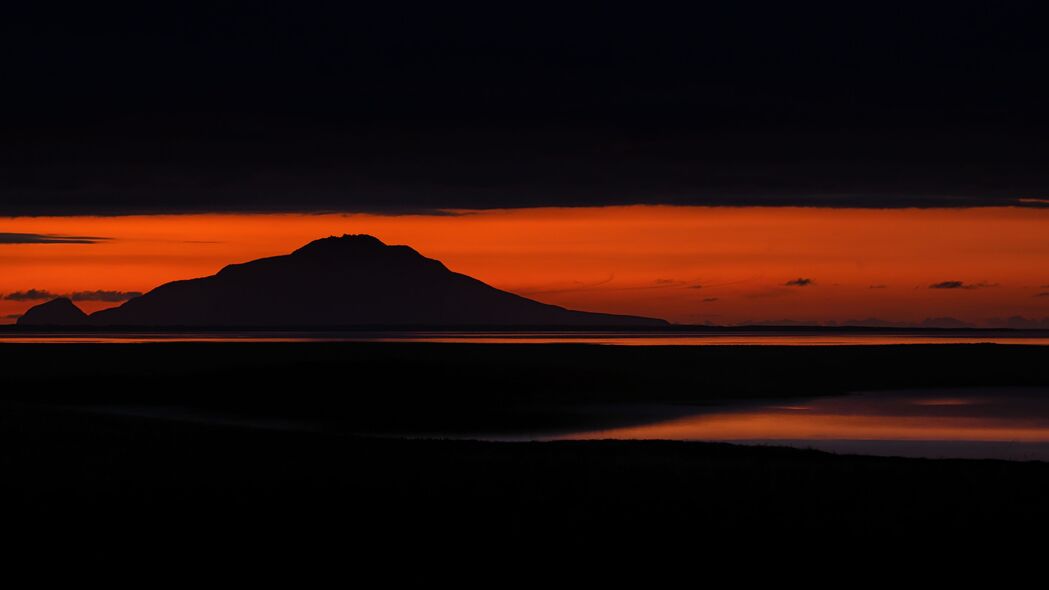 绝美山色与海岸黄昏，高清4K深色海滩壁纸，3840x2160超清下载