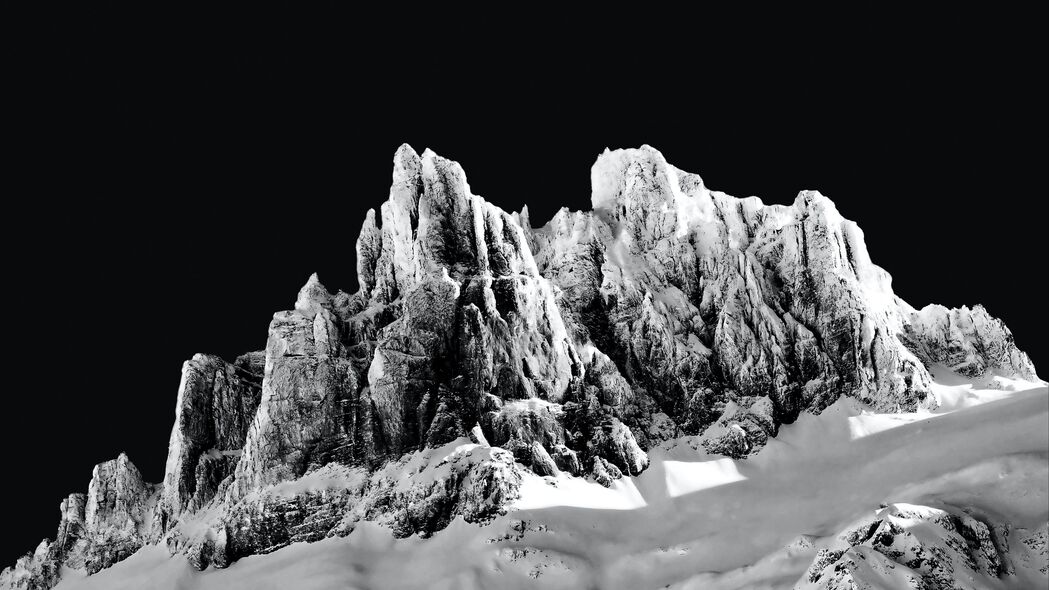 极致山峰雪景，黑白艺术4K超高清壁纸（3840x2160），免费下载