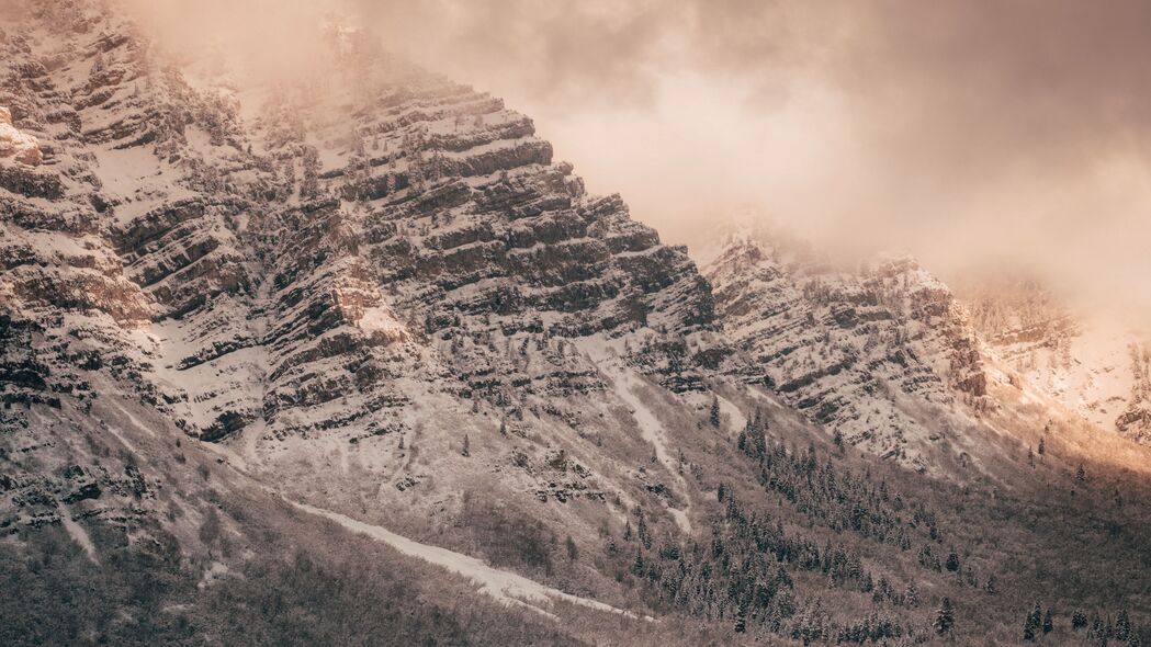 4K超清山峰云雪斜坡壁纸，3840x2160高清风景图片下载