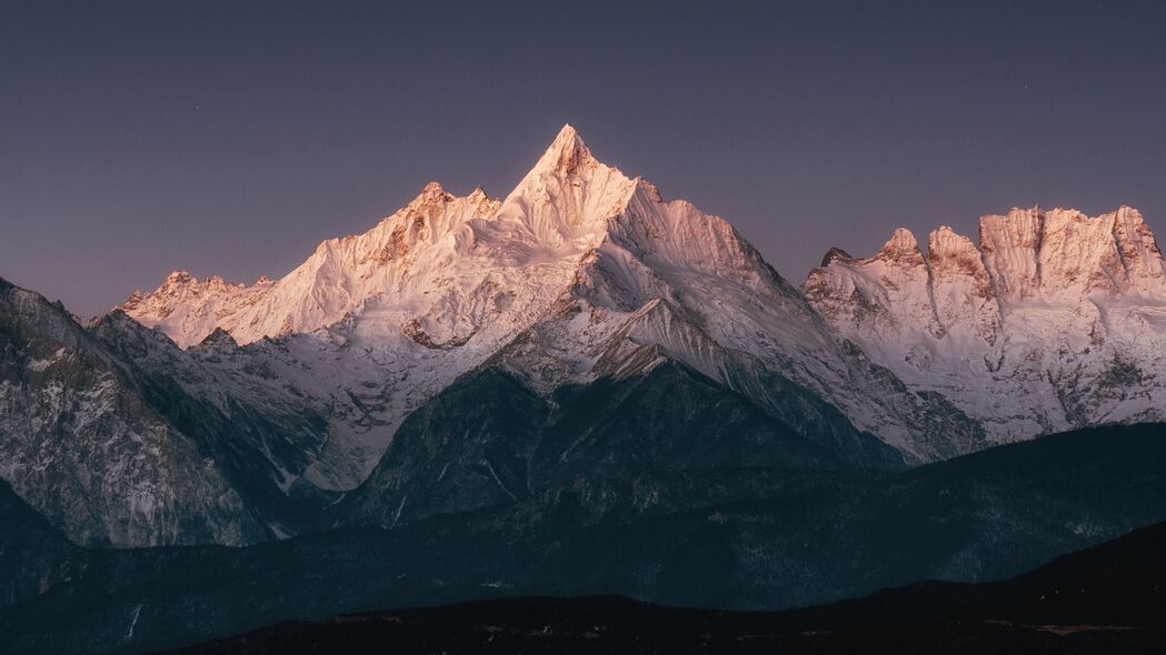 4K超清山峰雪景壁纸，黄昏至夜晚的绝美风景，3840x2160高清下载