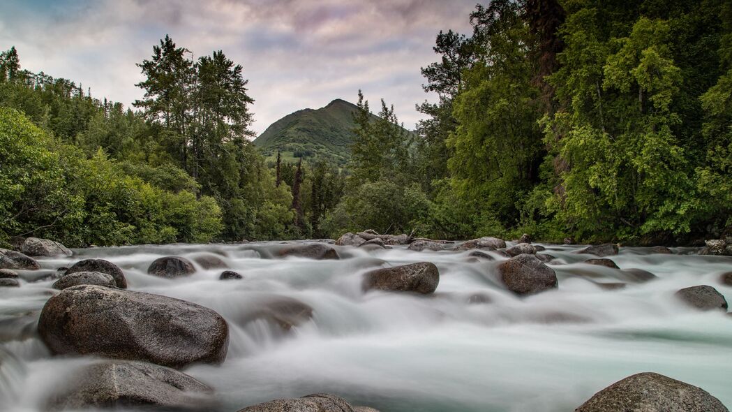 4K超清壁纸，山脉森林溪流，水石相映风景如画，3840x2160高清下载