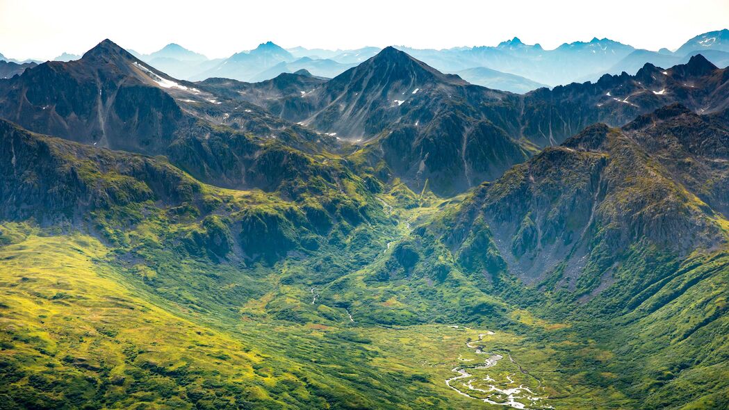 绝美山脉、深邃山谷、绿意盎然草地——4K高清浮雕风景壁纸，3840x2160超清下载
