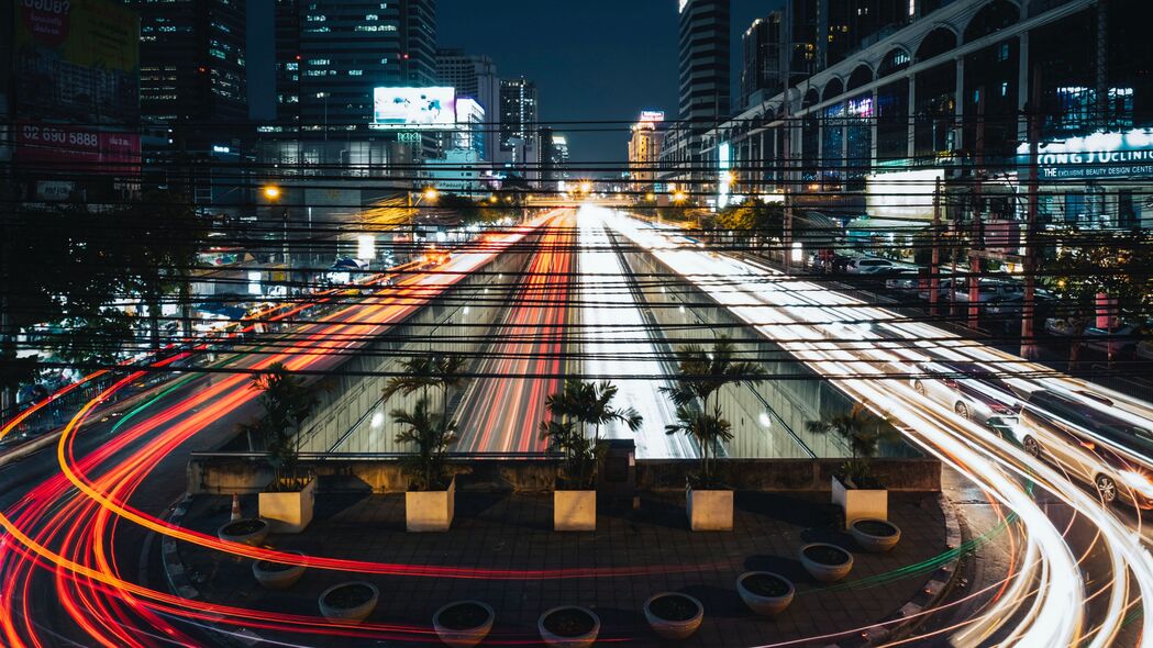 城市夜景长曝光，道路灯光璀璨，高清4K壁纸，3840x2160极致清晰下载