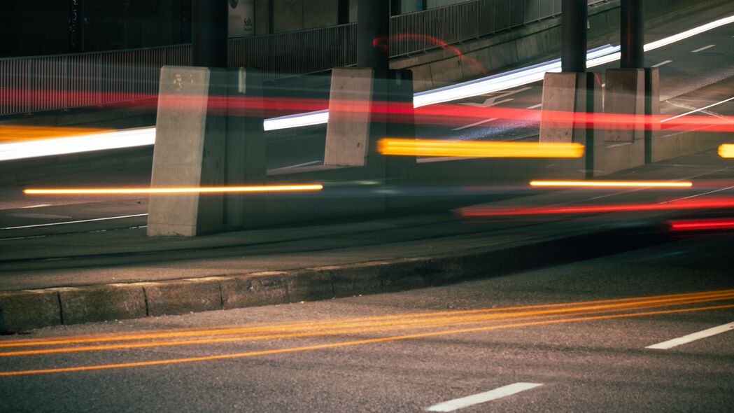 道路灯光长曝光模糊动态，绝美4K壁纸，高清3840x2160背景图片，一键下载！
