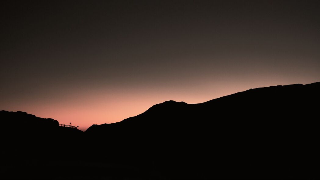 山丘日落黄昏美景，深色4K超清壁纸，3840x2160高清背景图片免费下载