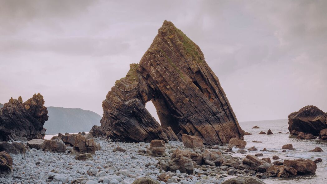海岸岩石风景，4K高清壁纸，自然之美尽在3840x2160像素中，免费下载
