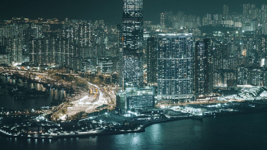香港夜城鸟瞰，建筑映河景，4K超高清壁纸下载（3840x2160）