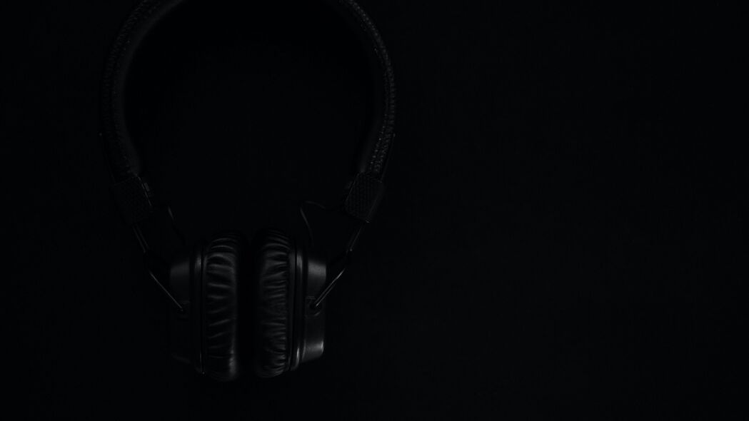 耳机音乐盛宴，深色黑调4K高清壁纸，3840x2160超清下载