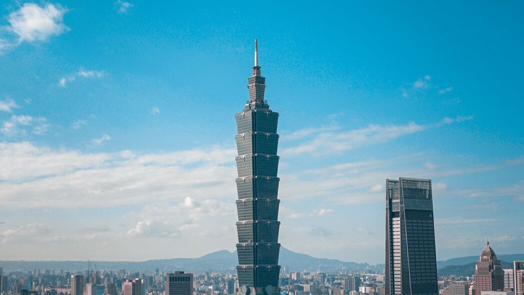 塔与城市交织，绝美4K超清壁纸，3840x2160分辨率，天空建筑风景一网打尽，高清下载尽在此处
