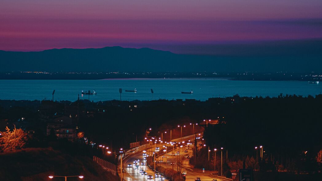 夜晚道路汽车灯光缠绕，绝美4K壁纸，高清3840x2160背景图片，免费下载