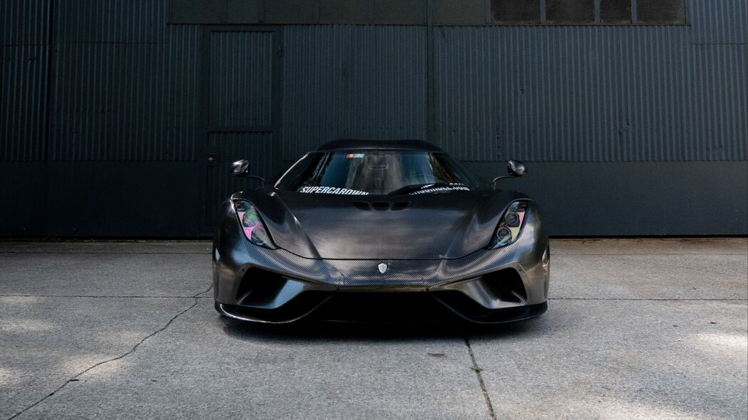 Koenigsegg Regera KNC跑车前视图，炫酷黑色4K壁纸，3840x2160高清下载