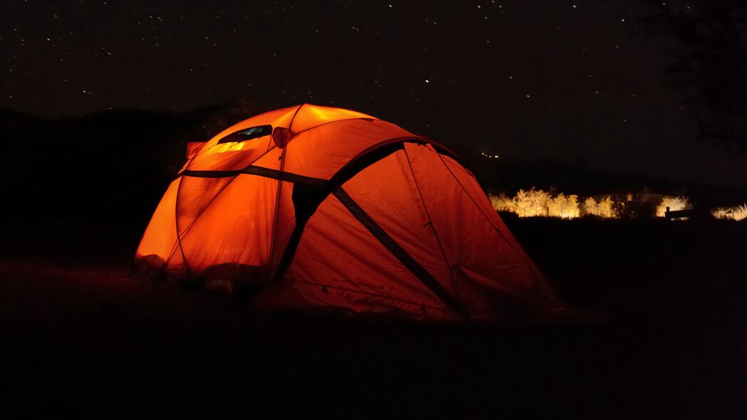 夜晚星空帐篷露营，超清4K壁纸，3840x2160高清背景图片免费下载