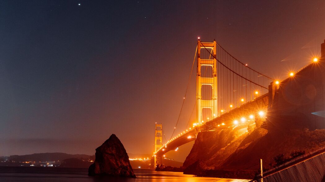 大桥夜色，璀璨灯光映照建筑之美，高清4K壁纸，3840x2160极致体验，一键下载