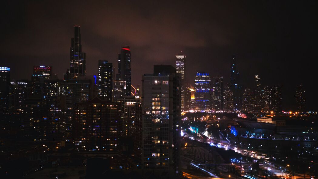 摩天大楼夜城，璀璨灯光建筑4K高清壁纸，3840x2160分辨率，免费下载