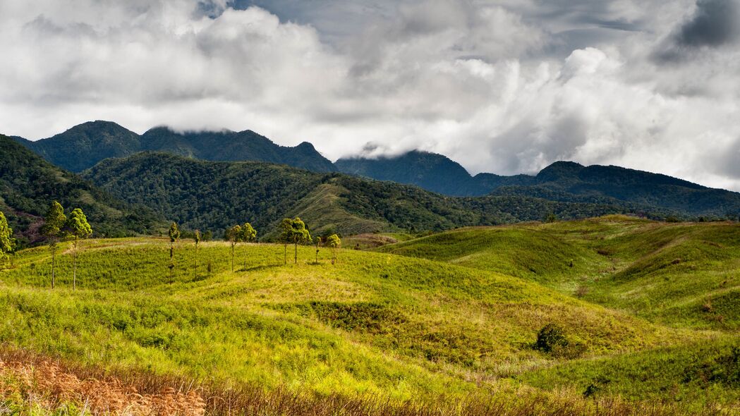 绝美丘陵草地山脉4K高清壁纸，云端之上的天空美景，3840x2160超高清下载