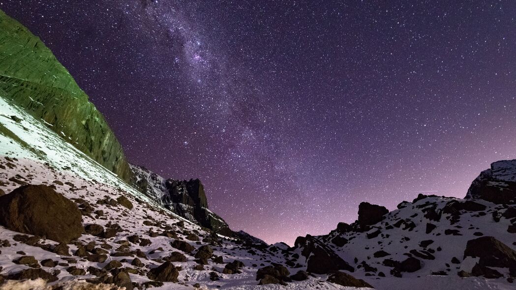 斜坡星云岩石星光璀璨，超清4K夜间风景壁纸，3840x2160高清下载