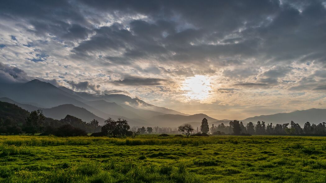 4K高清壁纸下载，草色丘陵，树木葱茏，天空广袤 - 3840x2160极致风景