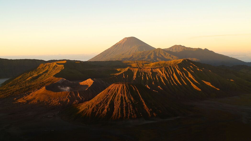 火山之巅，壮丽山脉浮雕，天空之美，精选4K高清3840x2160风景壁纸下载