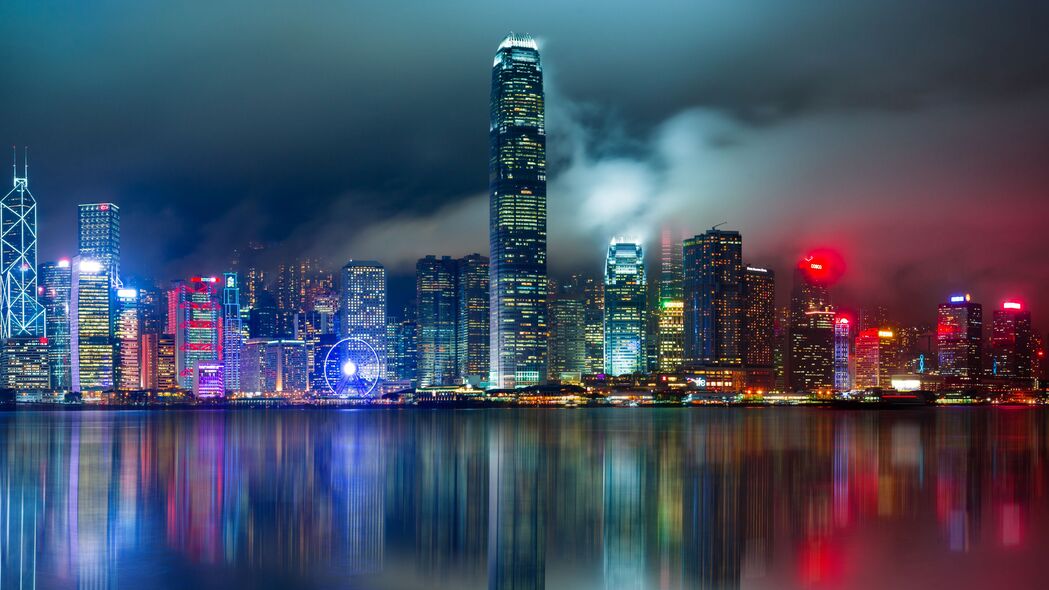 摩天大楼映夜城，璀璨灯光反射之美，4K超清壁纸，3840x2160高清下载